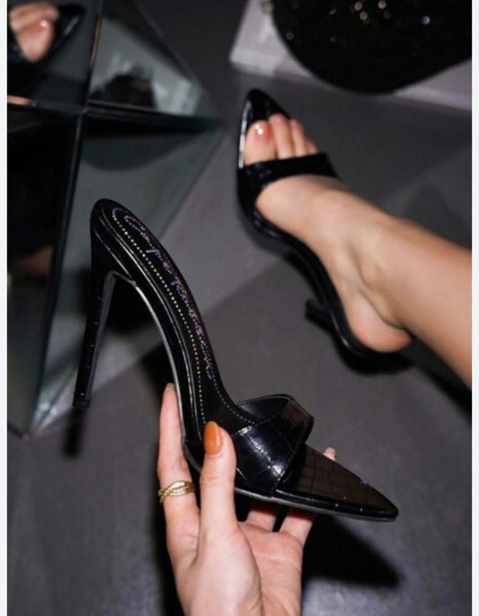 POINTY TOE BLACK