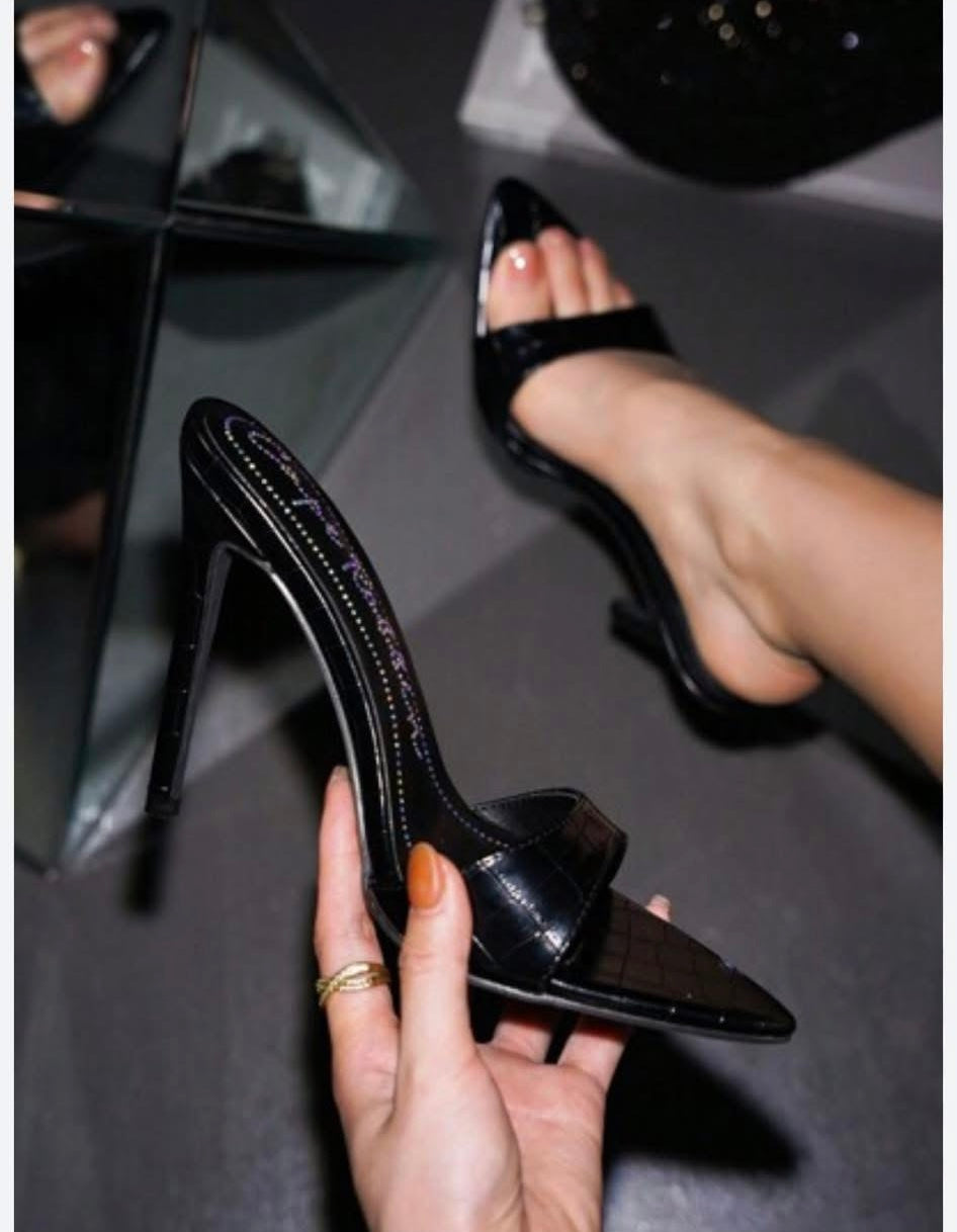 POINTY TOE BLACK