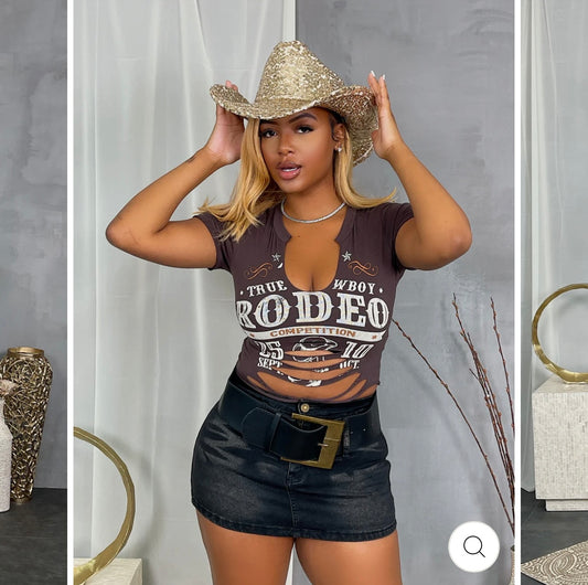 FRONT CUTOUT CROP TOPe