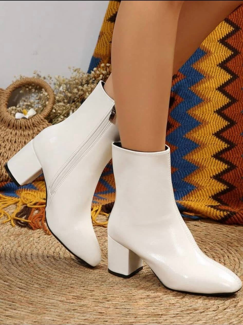 WHITE SHORT BOOTS